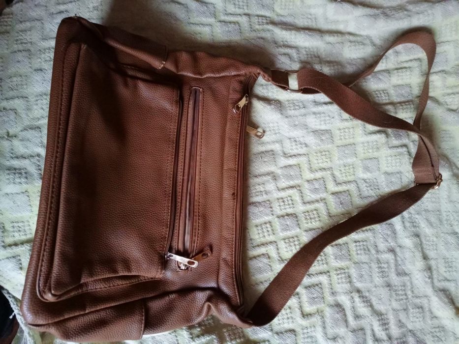 Сумка  в гарному стані і чорна 150 грн