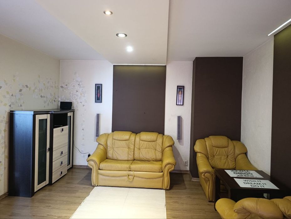 Kawalerka 40 m² z piwnicą i balkonem.