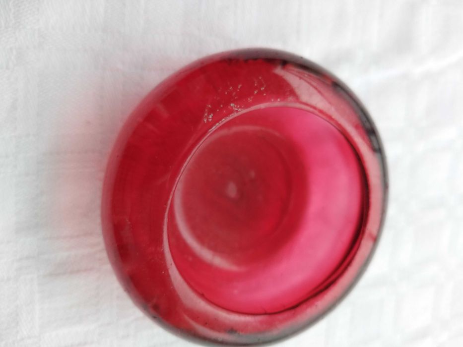 Três Pequenos Castiçais Vermelhos