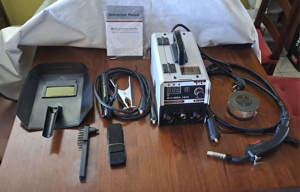 Máquina de Solda Inversora 4 em 1 160A Solda a fio  (Artigo Novo)