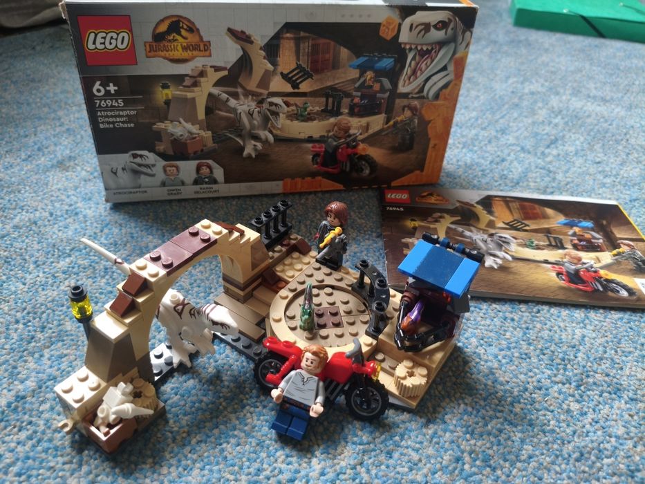 LEGO 76945 Jurassic World Atrociraptor Pościg na motocyklu