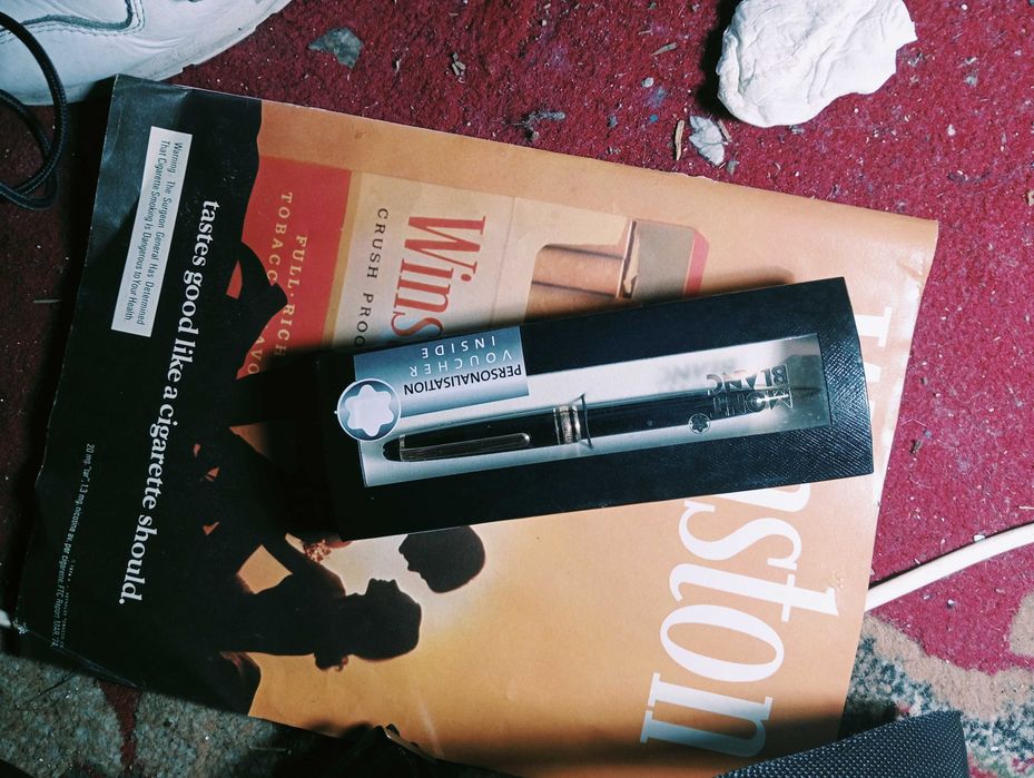 Montblanc por 150 euros ,com emalagrm e sem sinais de uso.