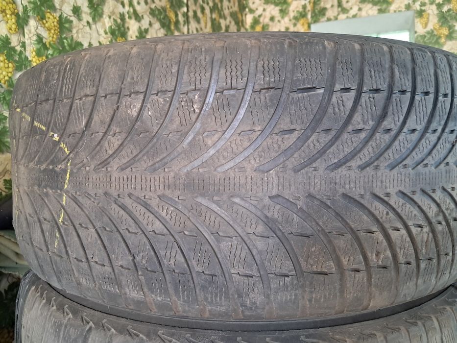 Продам зимові шини 255/50 R19