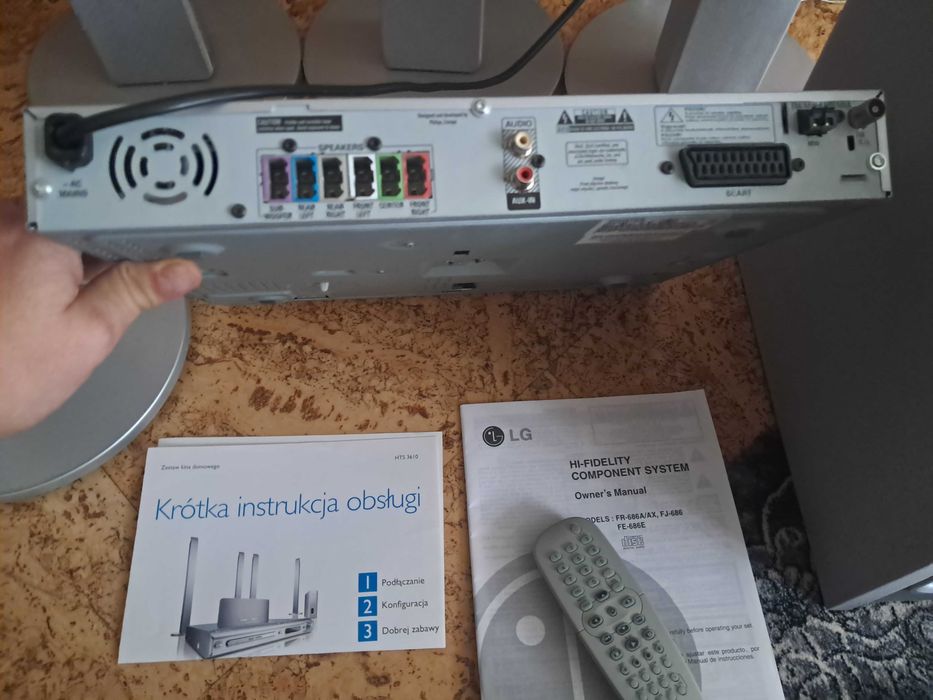 Zestaw kina domowego DVD
HTS3610/12 PHILIPS