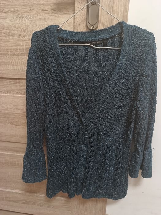 Damski ażurowy sweterek w odcieniu butelkowej zieleni