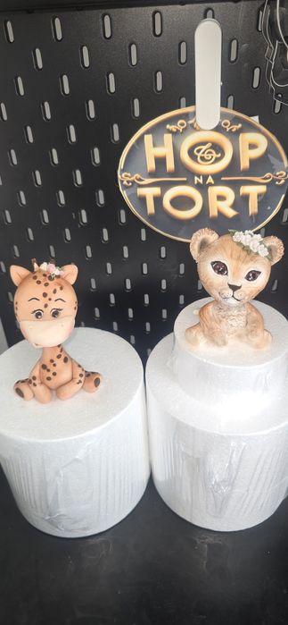 Figurki z masy cukrowej lwica i żyrafa
