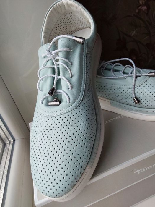 Продам кроссовкі жіночі  шкіряні