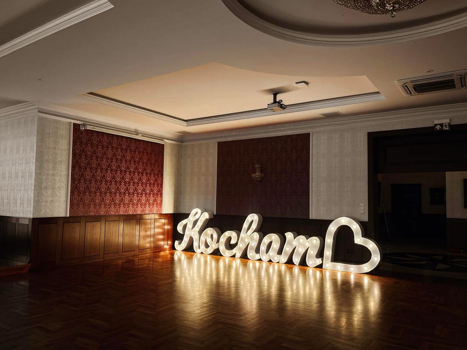 Napis Kocham pisany love miłość wesele dekoracja litery żarówki napisy