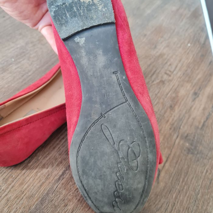 Guess balerinki baleriny czerwone złote kokardki zamszowe 37