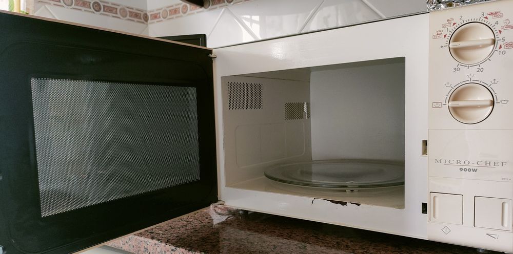 Micro-ondas Moulinex Micro-Chef 900W (Modelo 2M900PP0D)