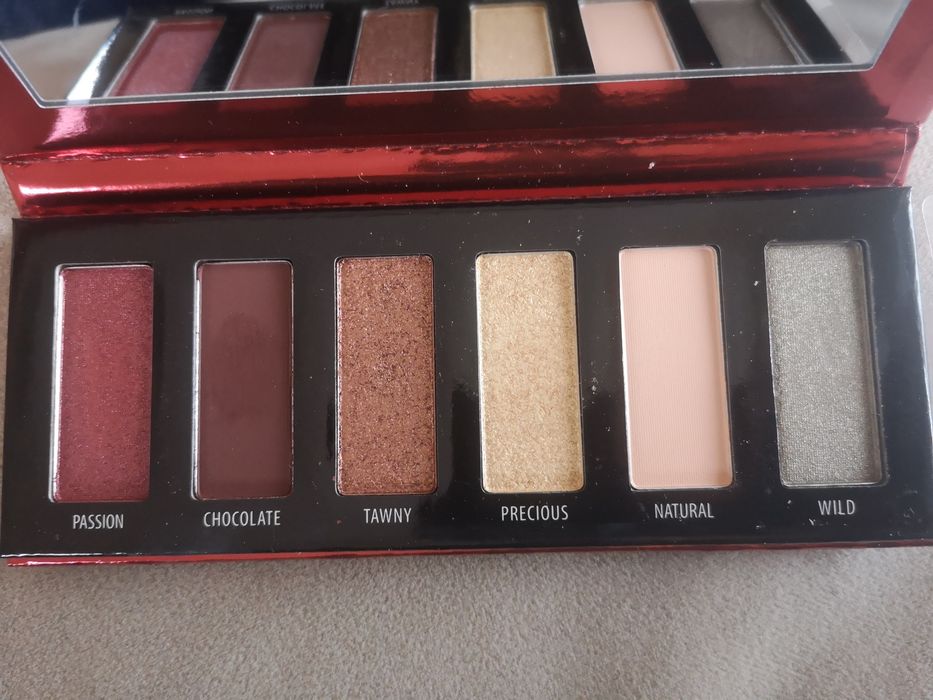 Paletka cieni do powiek Douglas festive eyes 6 shades palette