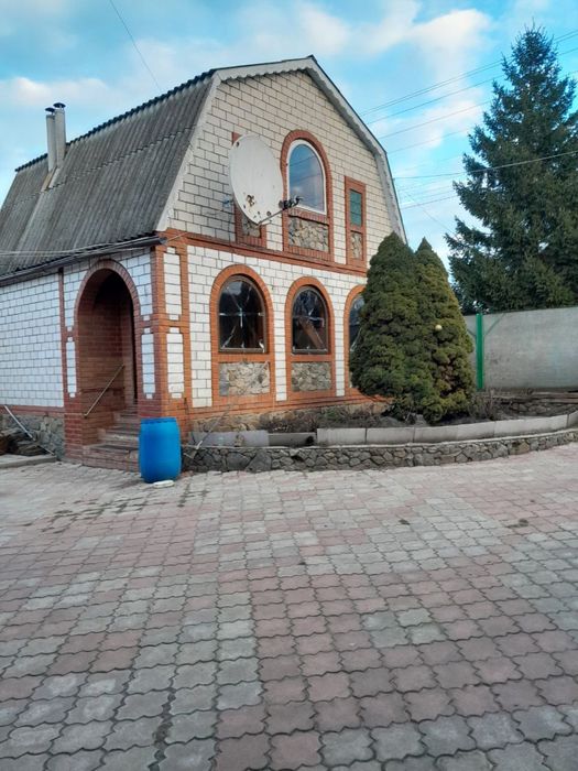 Продам Будинок, баню та великий гараж.Можливий продаж через сертифікат