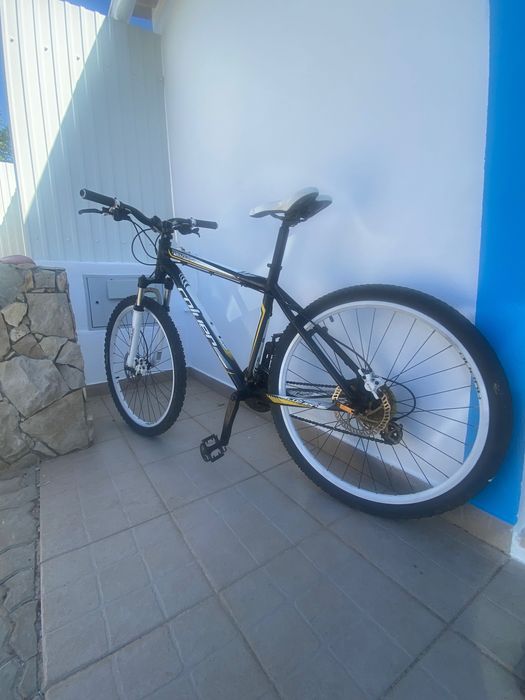 Bicicleta Montanha de adulto, bem estimada.