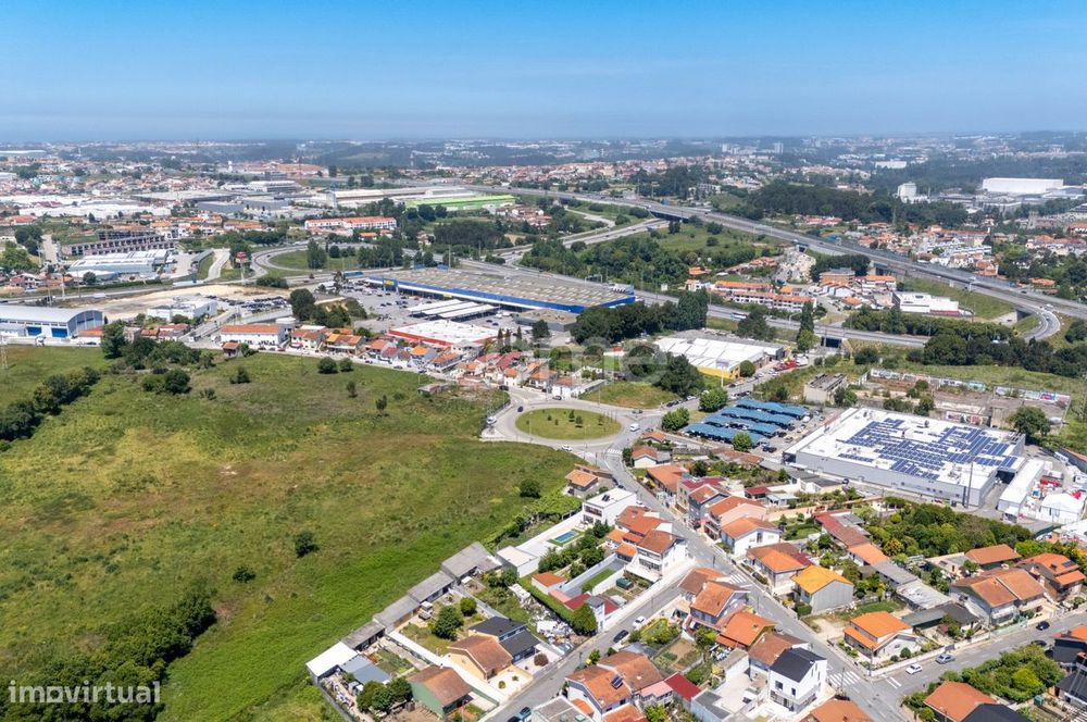 Terreno com 357 m2 para construção de moradia - À EN13, Leça Balio