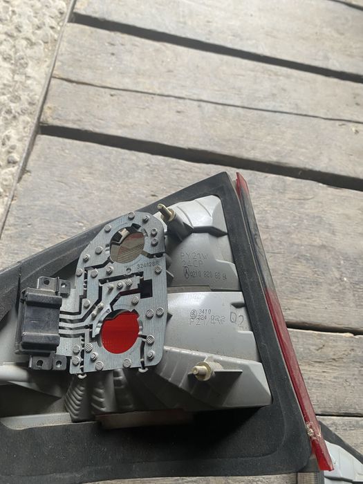 Задні Фонарі Mercedes 210