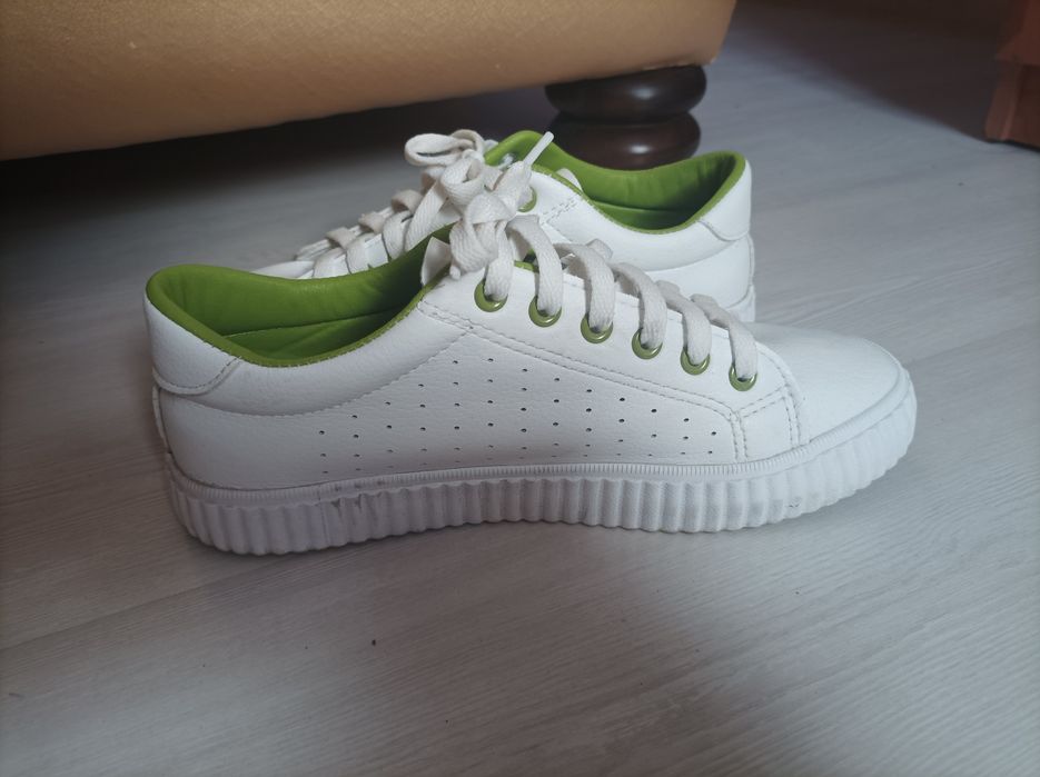 Продам кеди 41 розмір