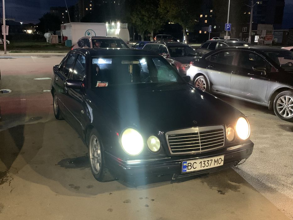 Mercedes-Benz e230