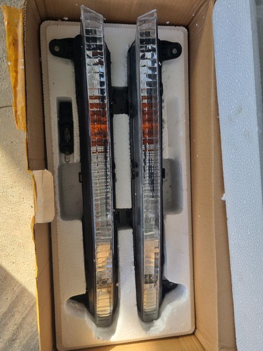 Grelha para-choque frente  e faróis de minimos e pisca audi q7 4l 

Pe