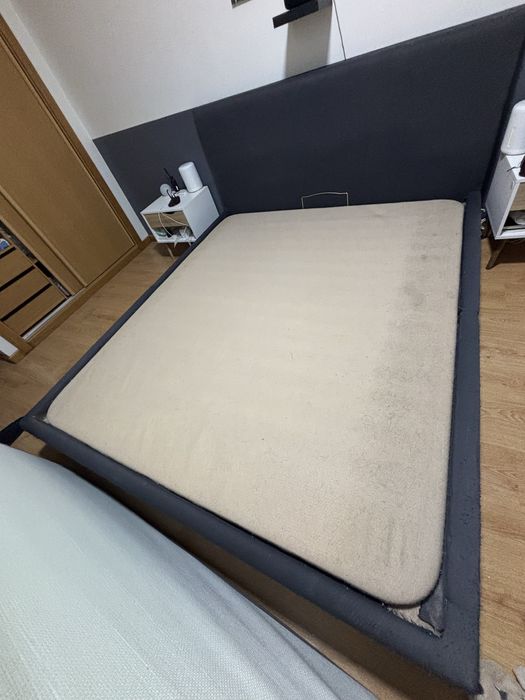 Cama King Size cinzenta