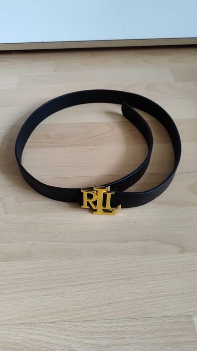 Czarny pasek z eko skóry ze złotą klamrą z logo Ralph Lauren