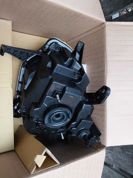 RENAULT TWINGO 2 II lampa przednia