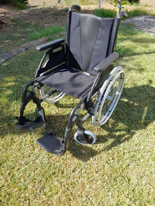 Cadeira de rodas nova