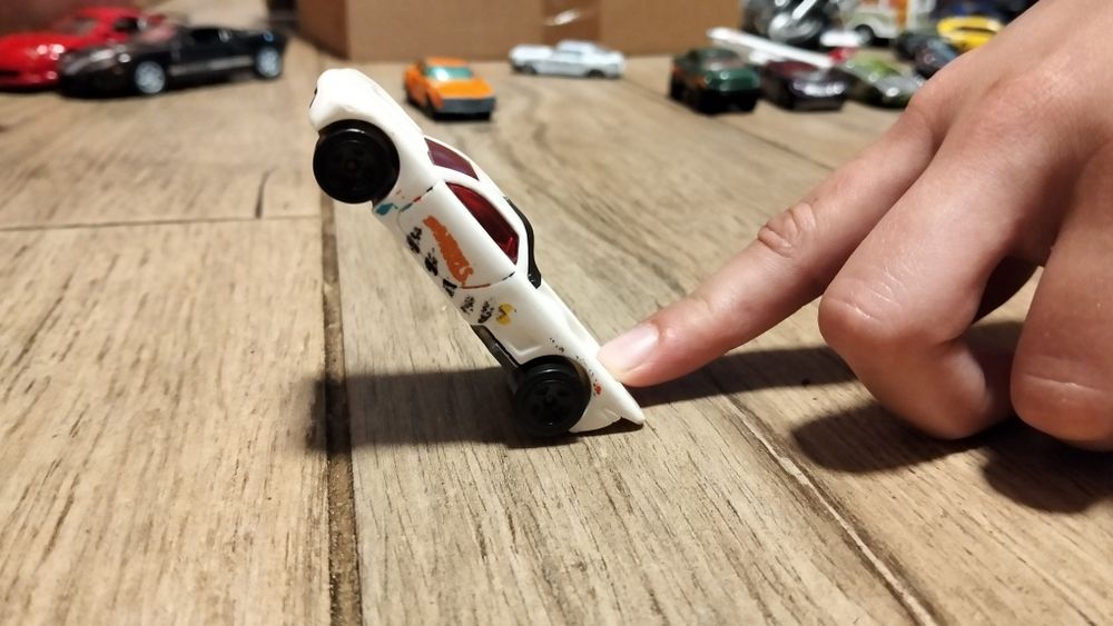 Машинка моделька