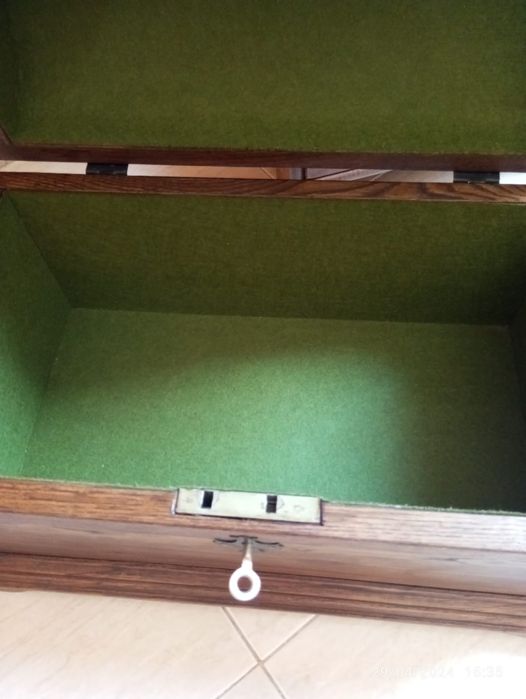 Baú restaurado em madeira maciça