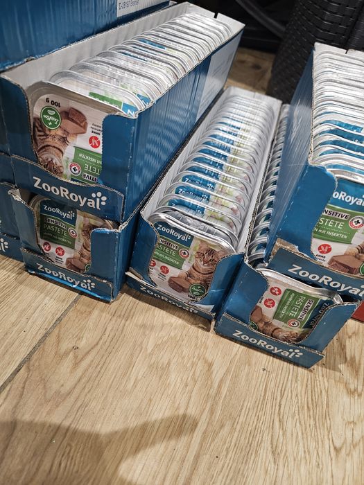 Sprzedam tacki karmy szt 1zł