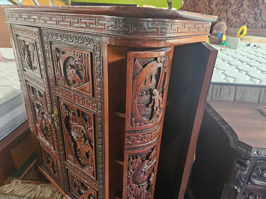 Magnifico bar orinetal em madeira trabalhada - óptimo estado geral