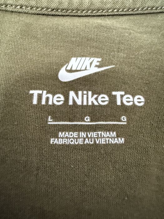 Футболка Nike Club в стильному оливковому кольорі