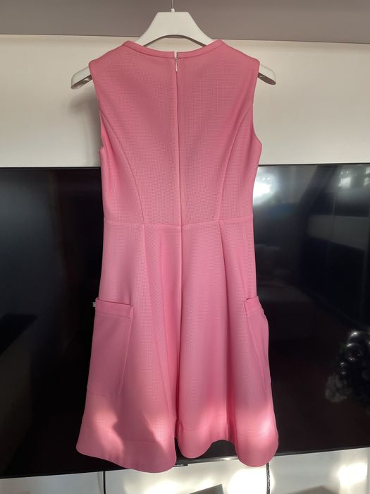 Nowa Sukienka motive and more