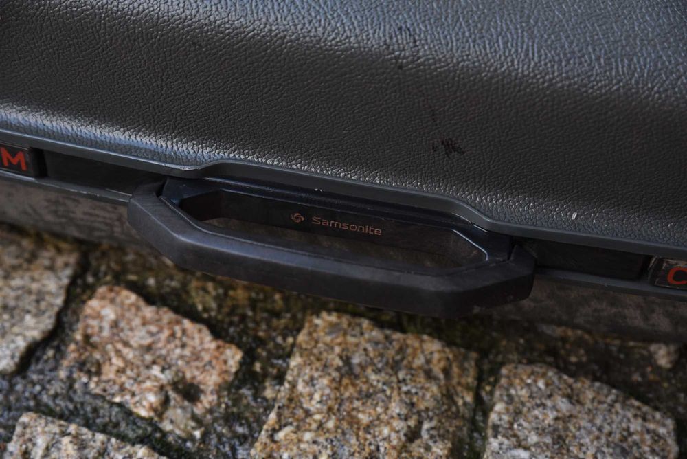 Mala Sansonite com rodas e chaves