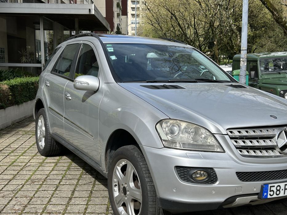Mercedes ML320 cinzento