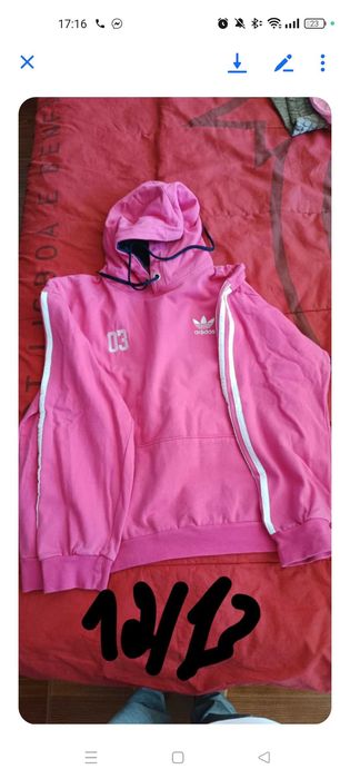 Várias peças de roupa menina