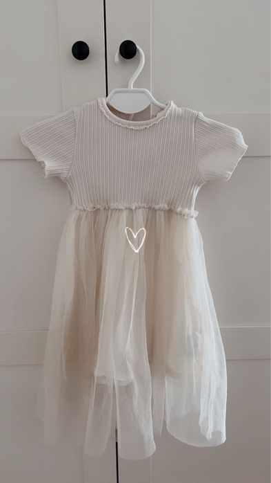 Sukienka Zara 110 kremowa tiul