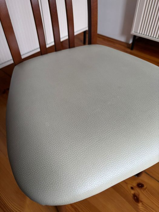 Zestaw sześciu krzeseł