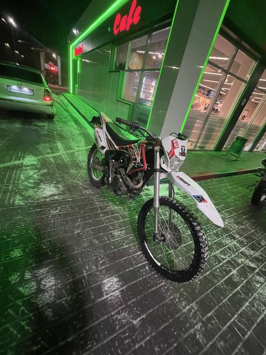 CRX250 дуже бодрий по полям лісам максималка 117ки для нього це норма