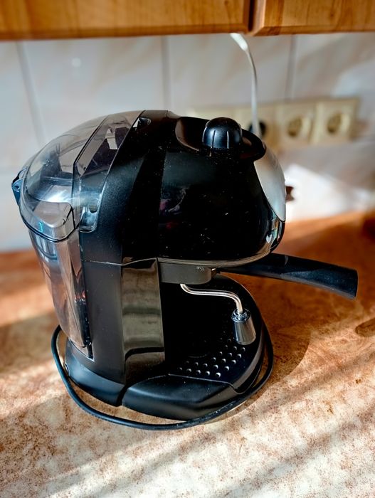 Кавоварка для дому .Delonghi