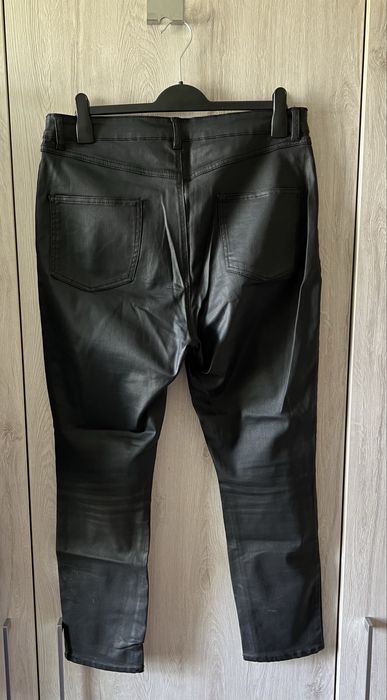 Spodnie eko skóra z guzikiem slim fit rurki 44 primark