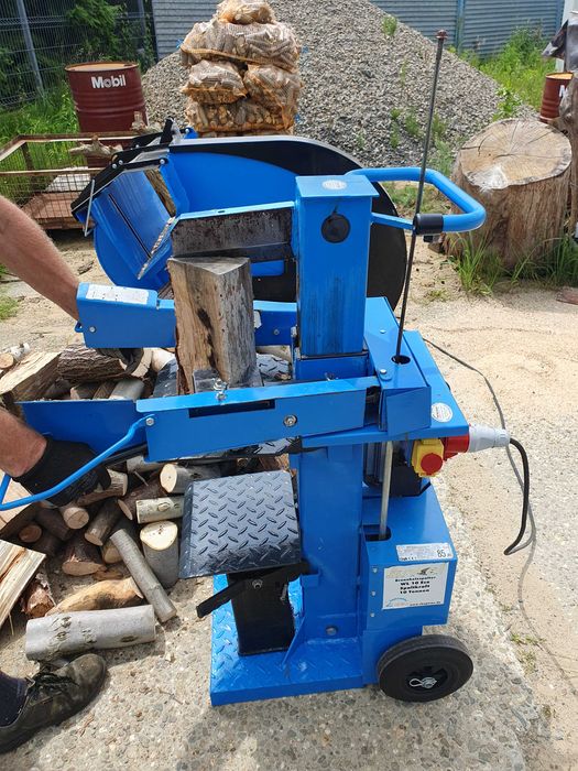 Wynajem piły wahadłowej łuparki.