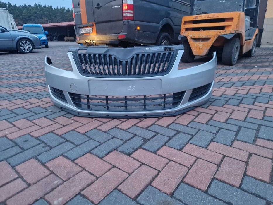 Бампер передний Skoda Fabia Roomster передний бампер Praktik 2010-2014