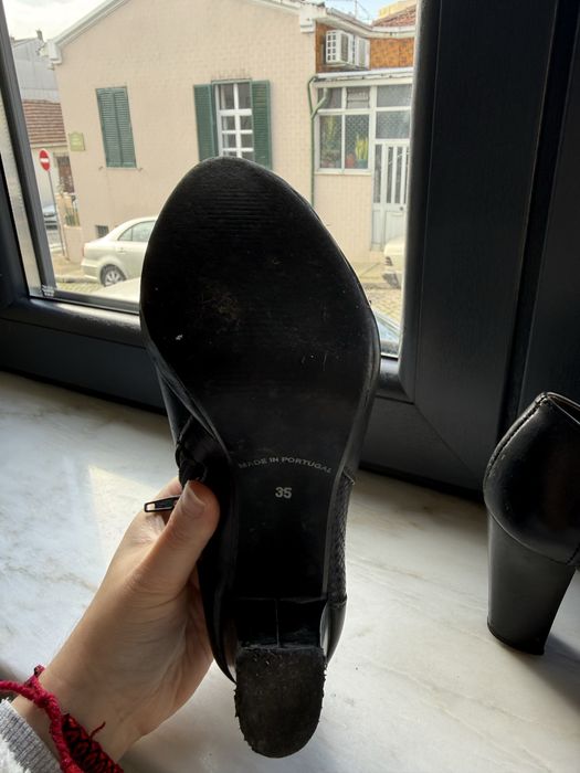 Botas em pele tam 35