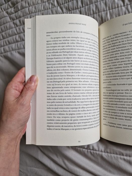 O que nos entra nos livros de António Manuel Venda Editora Ambar