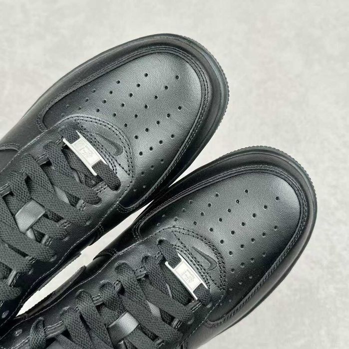 Nike Air Force 1 Low Supreme Czarny r.43