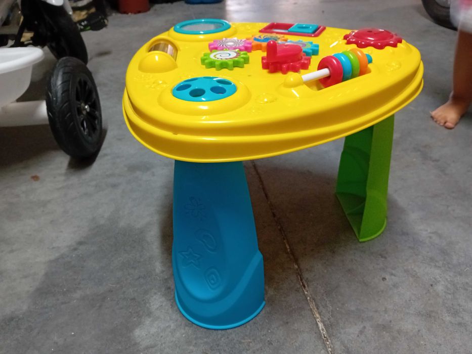 Mesa atividades para bebés