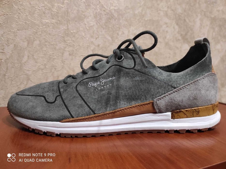 Кросівки чоловічі