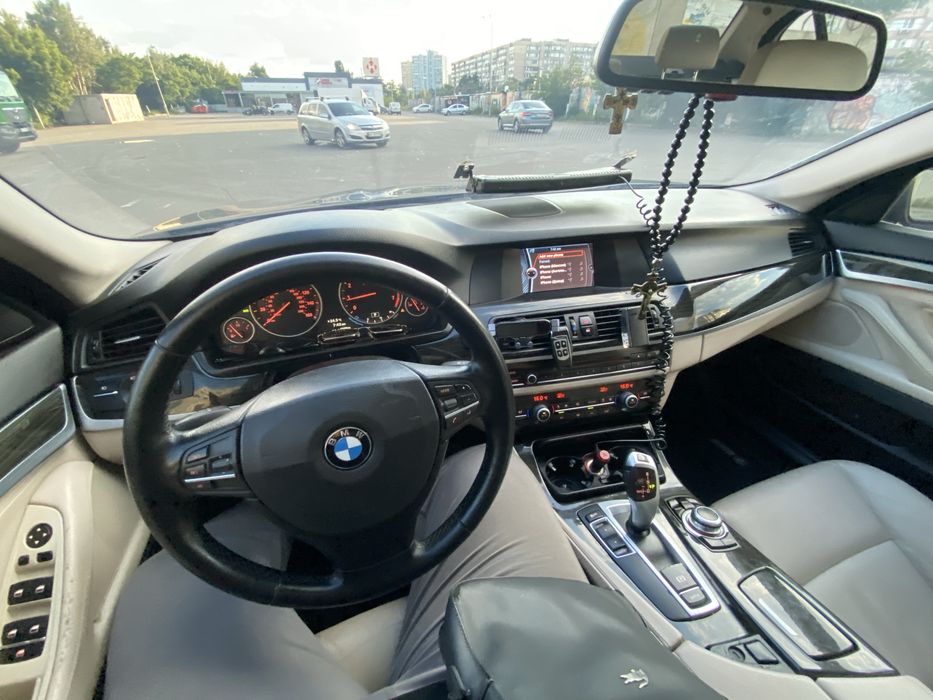BMW 528 в кузові f10 ЦІЛА НЕ БИТА