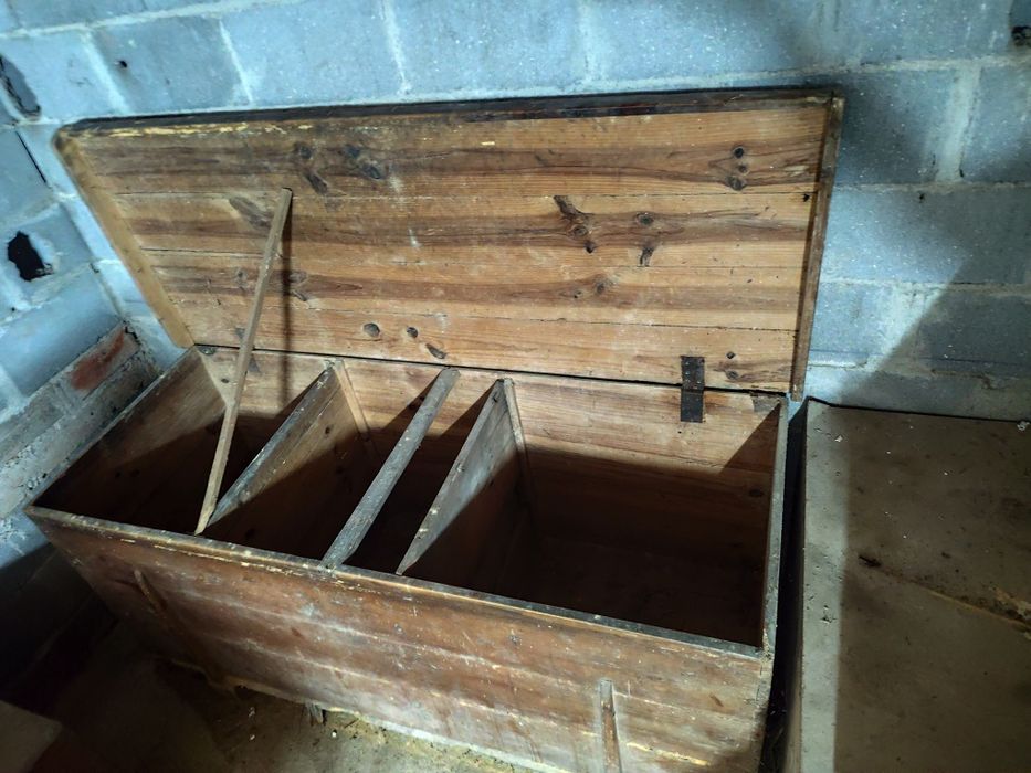 Arca em madeira antiga