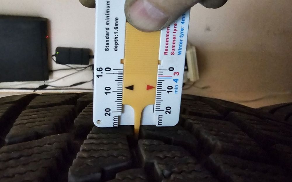 Шины всесезонные, 275 40 20 - 315 35 20, 8мм